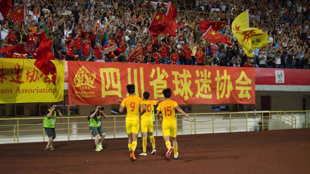 看世界杯的球迷是怎样的,四川球迷看世界杯