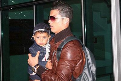 c罗的4个孩子都是亲生的吗,c罗的4个孩子