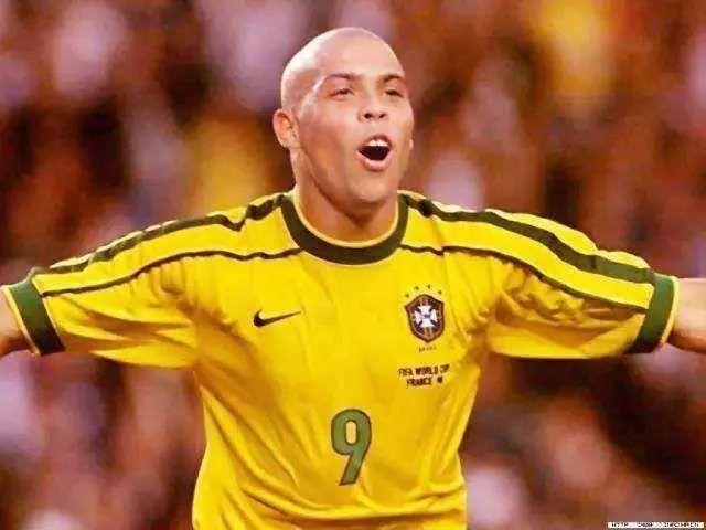 足球经典解说词,最经典的足球解说词