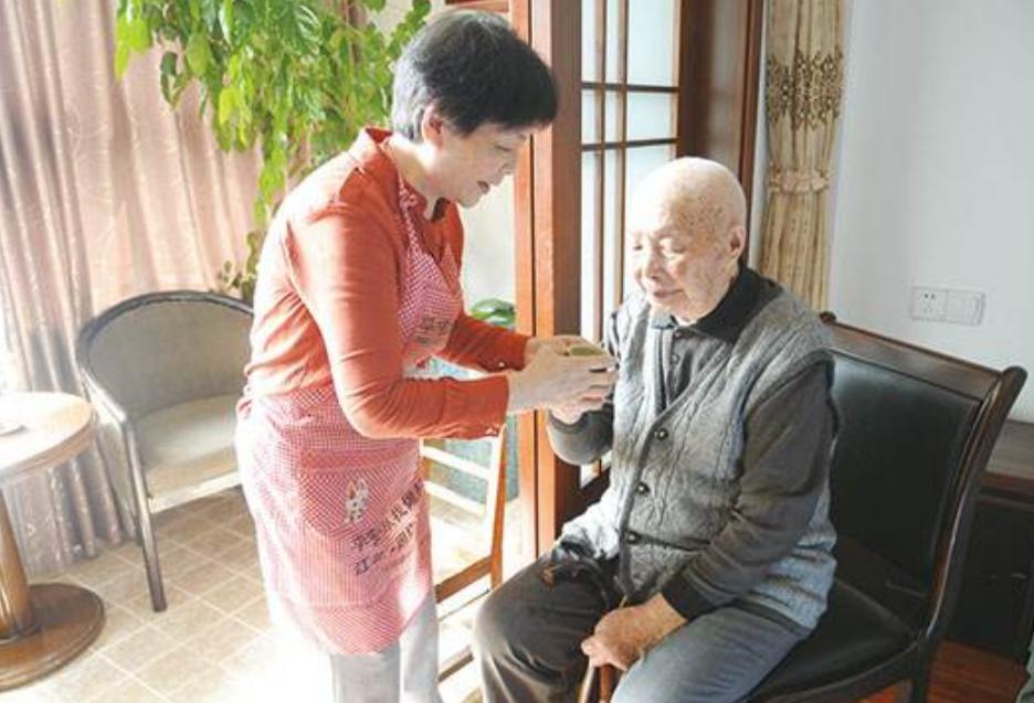 父亲节给爸爸泡一杯茶,老花眼喝枸杞子菊花