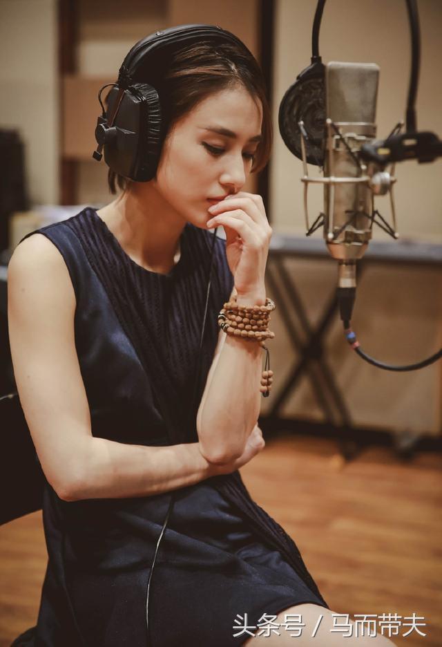 黄圣依变身足球宝贝图片,黄圣依宋小宝长腿