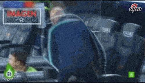 踢足球冠军梅西,梅西又一次踢丢点球