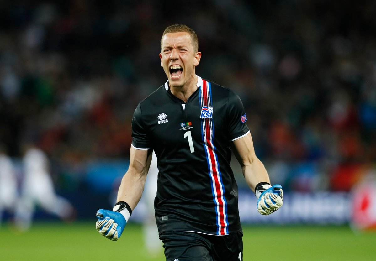 对梅西的精彩期待被冰岛导演守门员哈尔多松抢了风头，看下他的MV