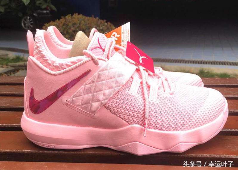 上可在球场厮杀,下可将水泥铲平!说的就是这些“骚粉色”球鞋
