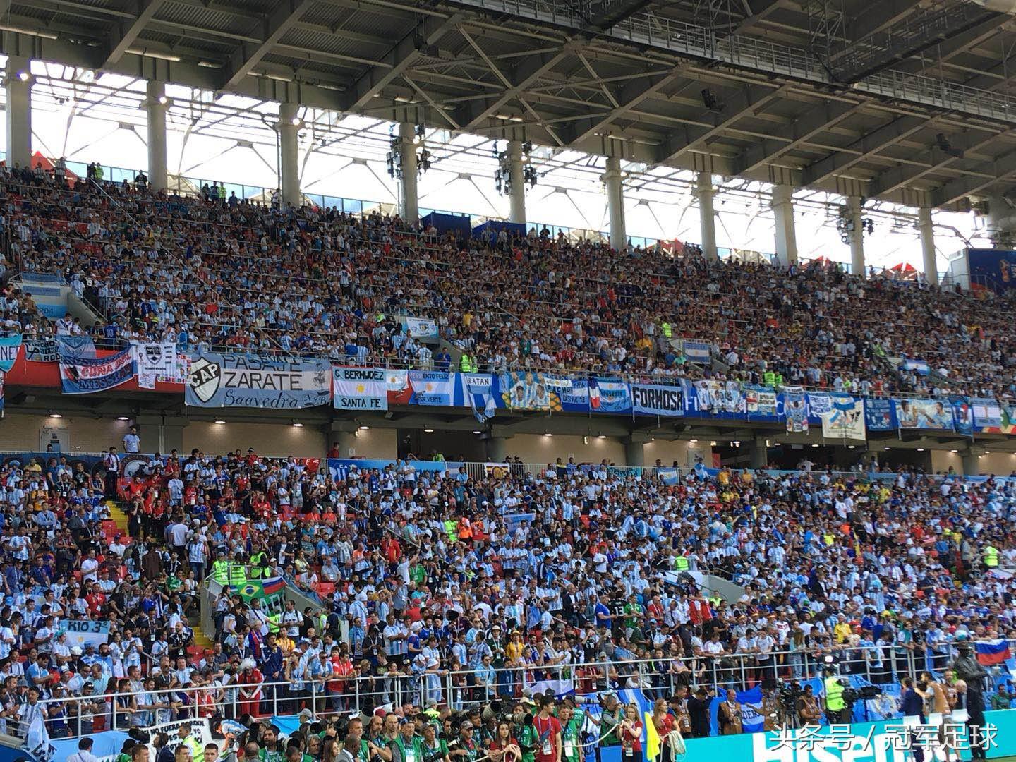 阿根廷球迷穿梅西球衣的占比,阿根廷梅西的球迷身穿10号队服