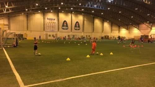 人口仅33万人的冰岛国足队如何战平阿根廷？全民足球拒绝英雄主义