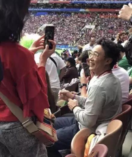 歌神亲临世界杯现场原来不只是为了看球还有神秘任务