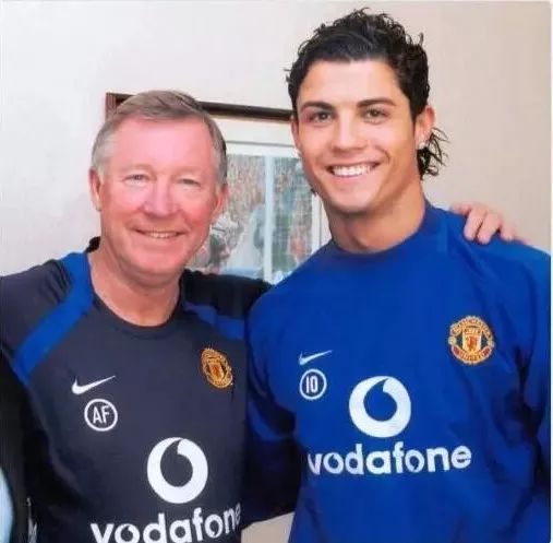 c罗为武汉捐10w欧元,c罗为中国献血