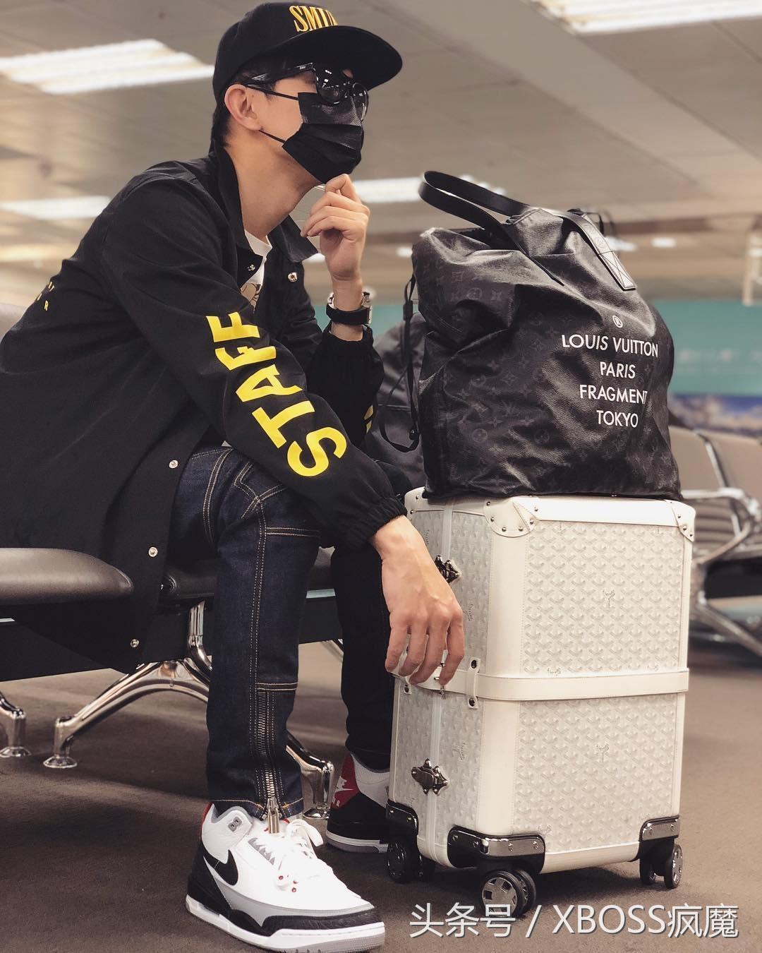 林俊杰带行李现身,林俊杰机场照