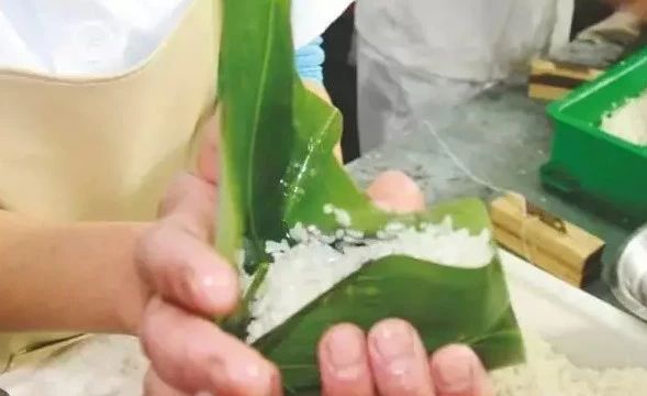 端午到了教你如何包粽子,端午节快来了怎么包粽子