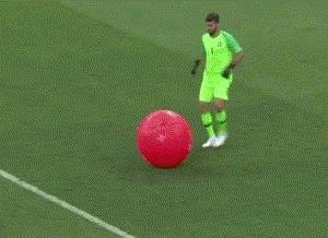 最感人的传承不是梅西和老马，也不是内马尔和大罗，而是这父子仨