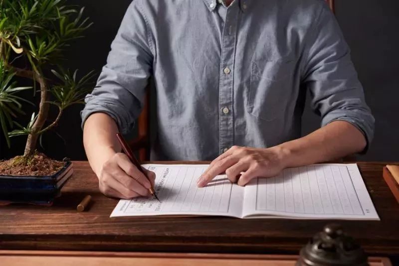 以出世的心态做人入世的心态做事,以出世的心做人以入世的心态做事