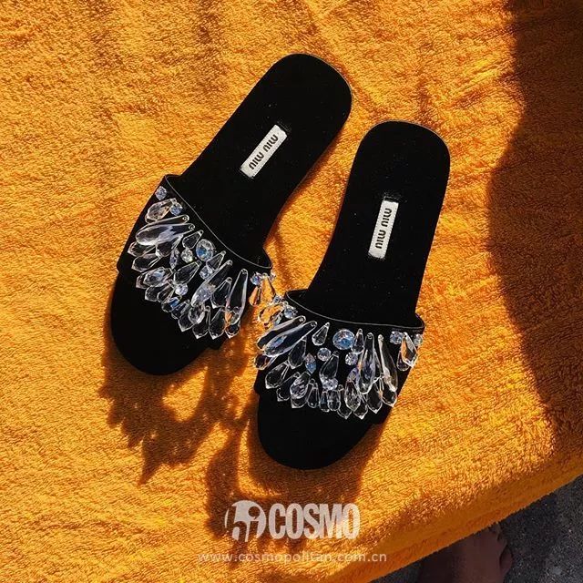 刘雯穿hogan牌子鞋,刘雯穿的小黑鞋运动鞋