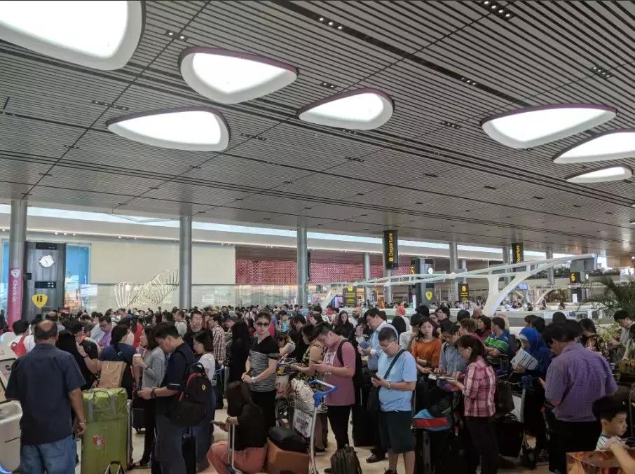 亚航客机故障折返,亚航客机突然出现问题