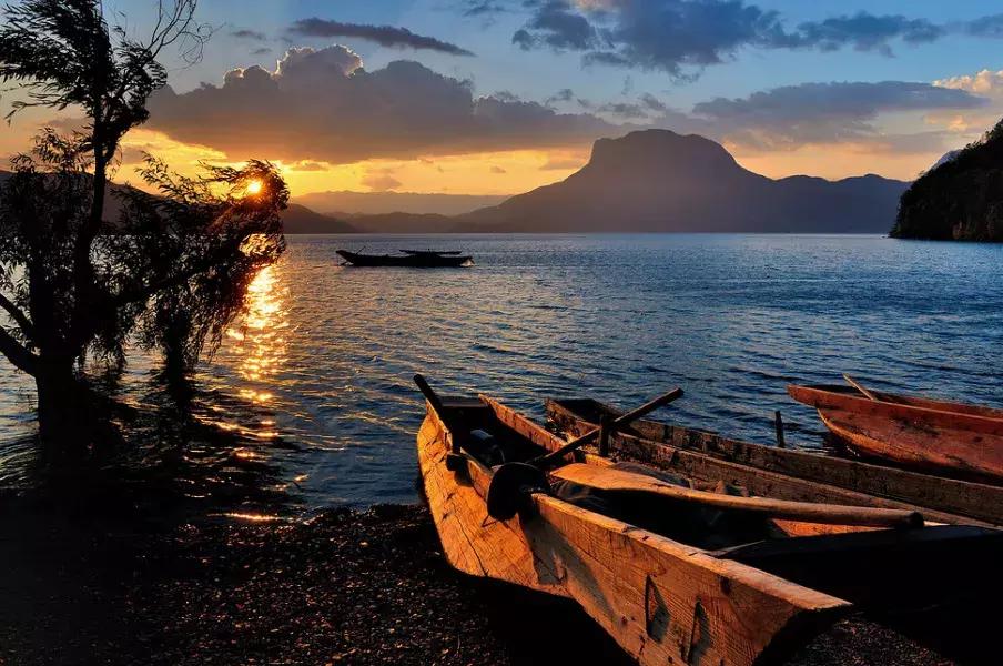 西昌泸沽湖住宿酒店推荐好一点,泸沽湖自由行住宿推荐