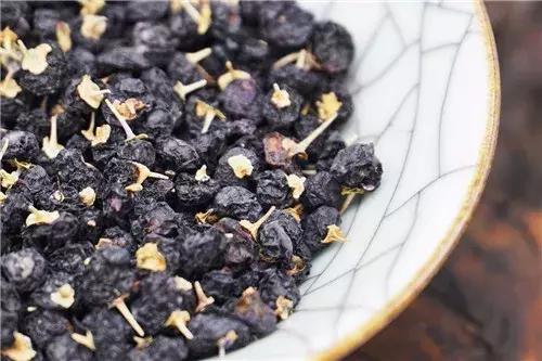 黑枸杞喝了真的能延缓衰老吗,黑枸杞泡水喝了对人体有哪些好处