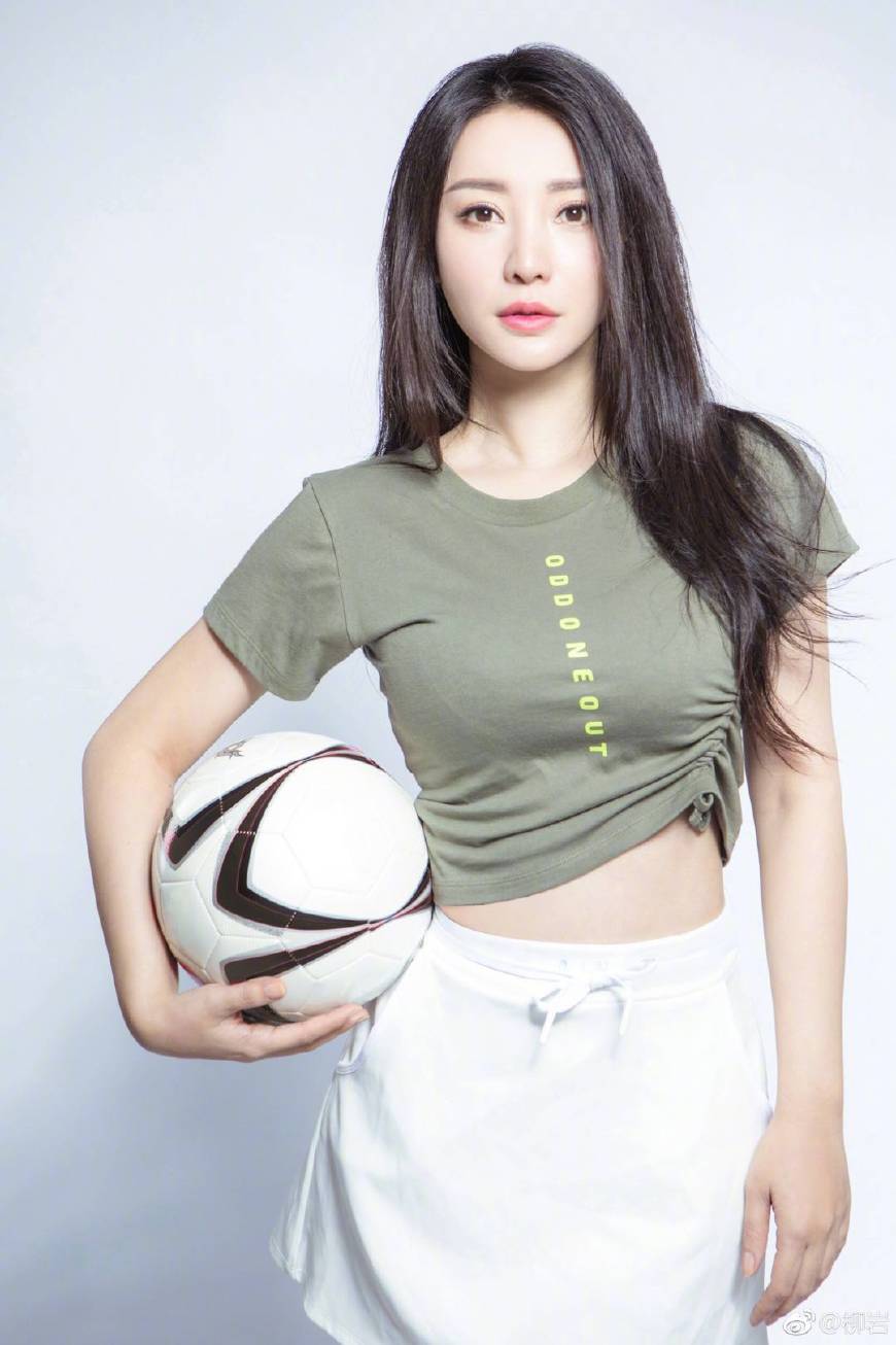柳岩足球宝贝壁纸,柳岩10年前选秀照片曝出