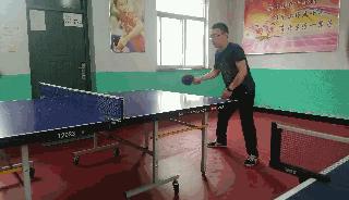 国球汇教练发下旋球握拍,国球汇反手拨球握拍