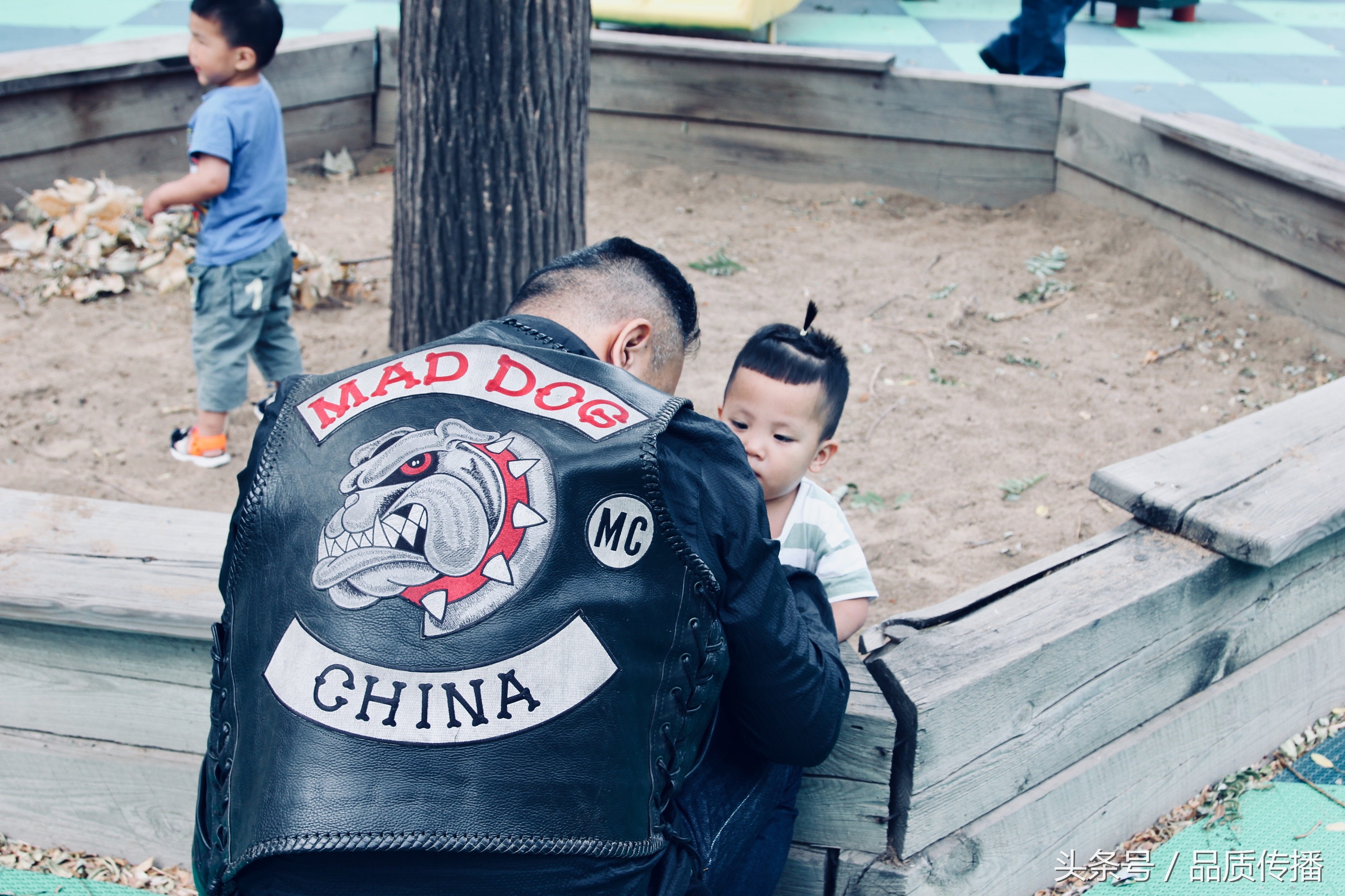 每人被俱乐部认可，哈雷俱乐部才能被社区认可，骑车、公益、成熟