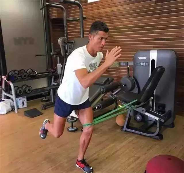 c罗有8块腹肌,c罗有多帅的腹肌