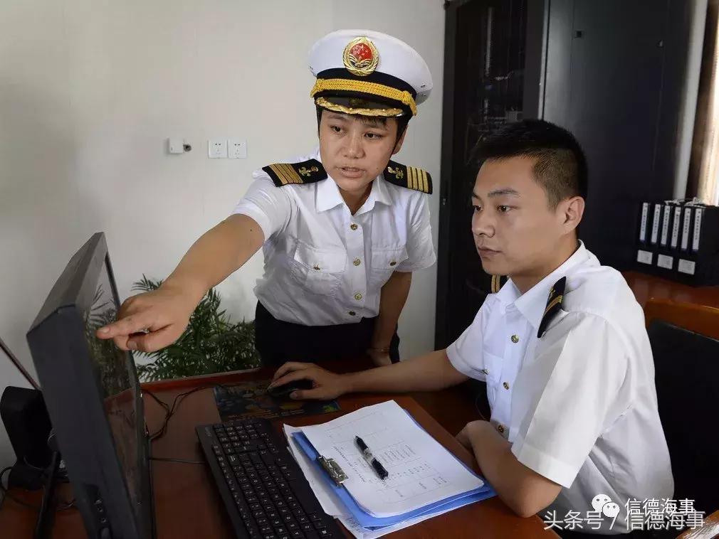 中国第一位上空间站女航天员,女引航员的真实生活照片