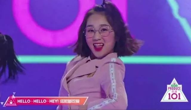 蔡徐坤腮红上热搜！《创造101》小姐姐说腮红用得好，脸小年龄小