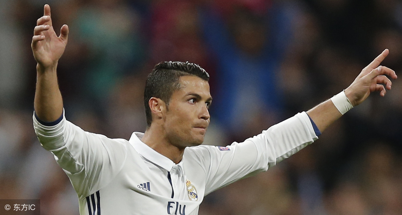 足球比赛为啥不把球门扩大,足球应该把球往哪个球门踢