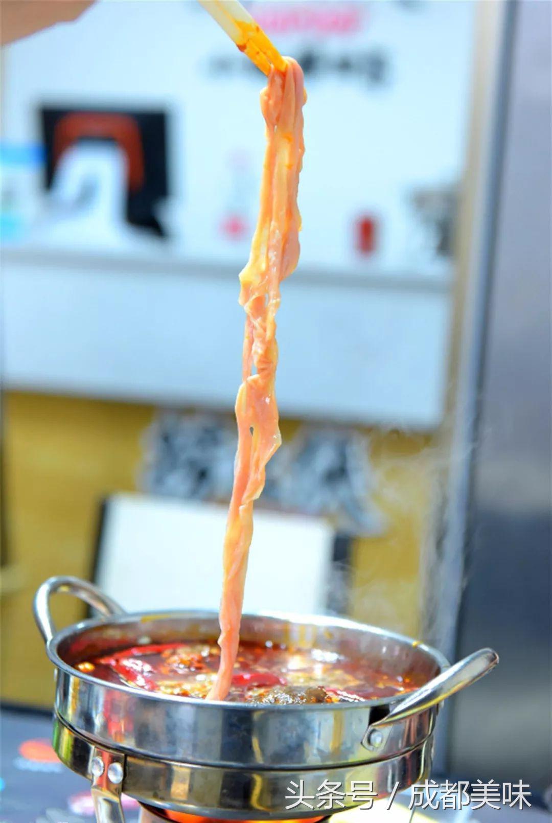 约四川姑娘的时候，你真的很需要一份重口味er的牛油火锅