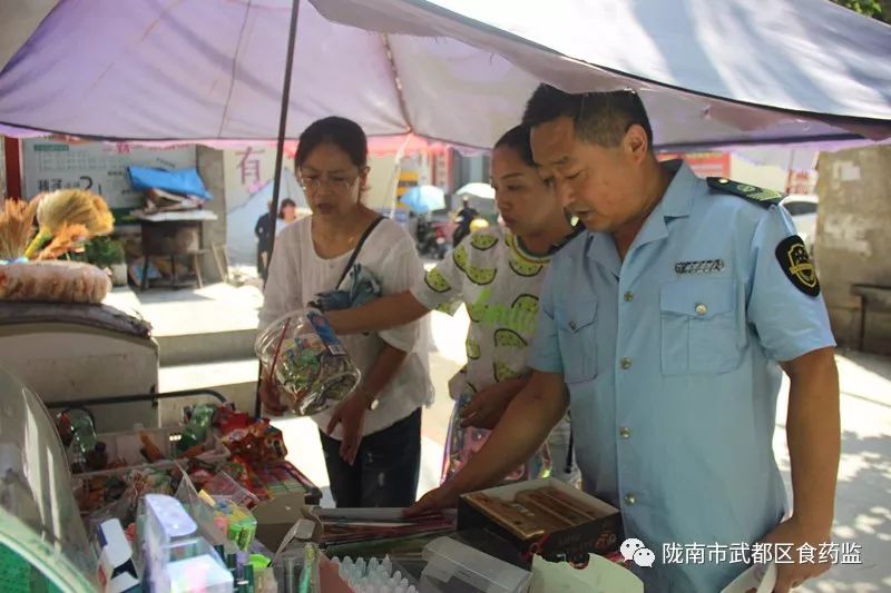 武都区食药局开展校园及周边“五毛食品”专项整治工作