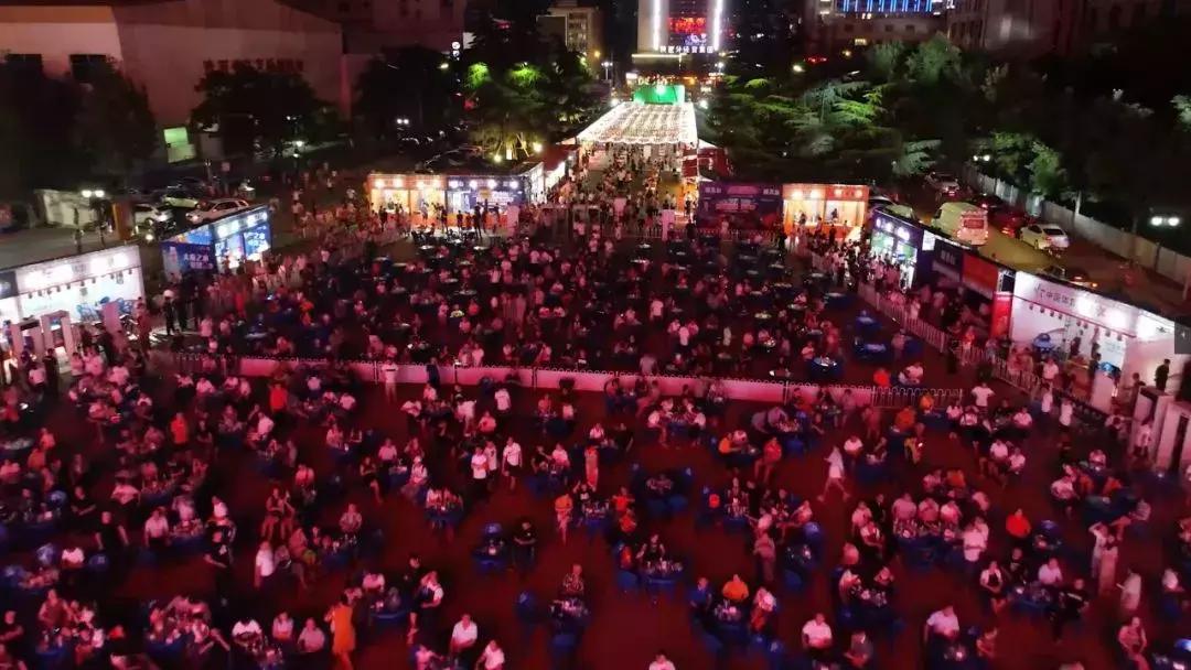 心动的美食，感动的表演，躁动的狂欢观球，足球宝贝在省体等你相约哦！