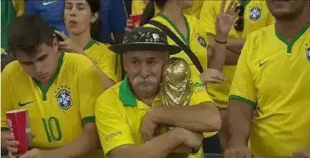 巴西球迷金杯老爷爷落泪,巴西球迷金杯爷爷来过中国吗