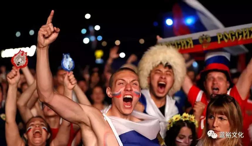 助力世界杯的三大啤酒厂，“啤酒+旅游”为何做的这么好？