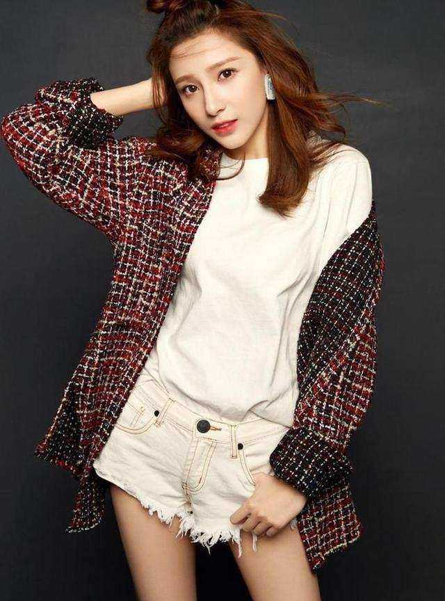 央视主持人马凡舒写真,世界杯马凡舒和她的搭档