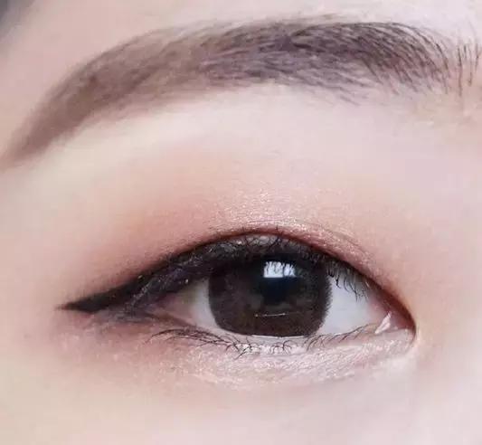 单眼皮女生怎么画眼妆显眼大,单眼皮怎么画眼妆好看
