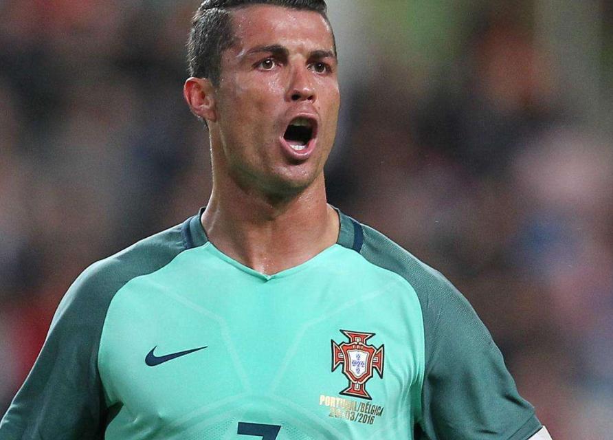 偷戴项链球员,第一次参加世界杯的37岁小将c罗