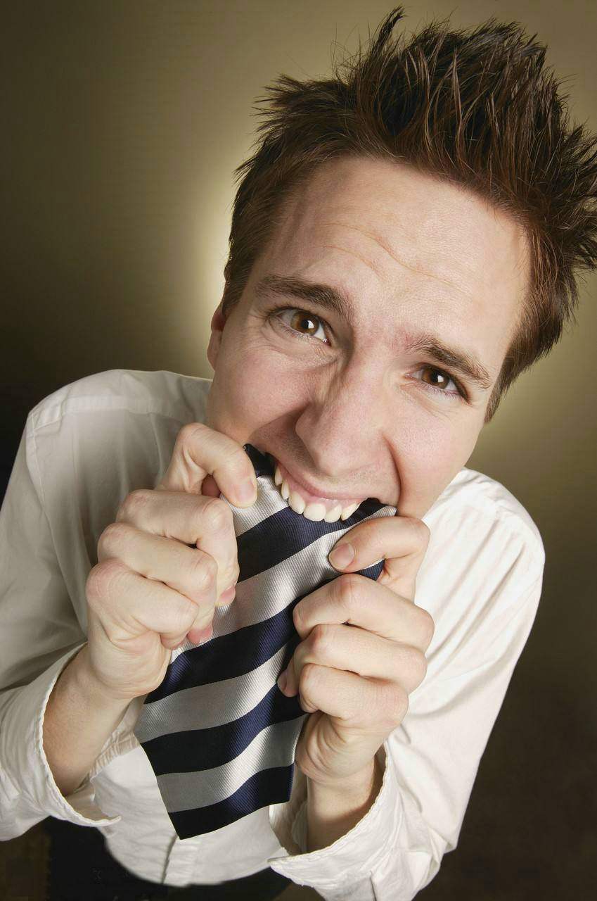 小伙浑身瘙痒不止,小伙皮肤瘙痒