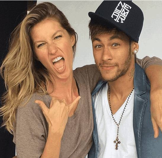 内马尔换了个发型减少被铲几率,内马尔的新发型真好看