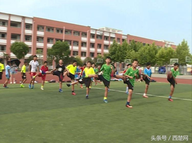 宿迁这所学校圆农村孩子足球梦捧回3届“市长杯冠军”