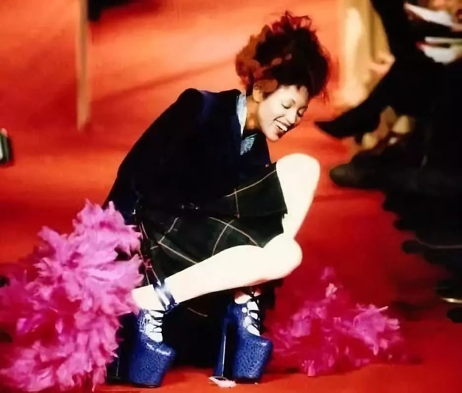 现场｜世界最性感的那双高跟鞋到底藏在哪里？