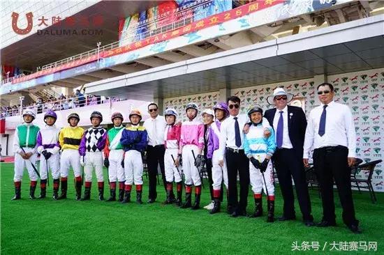 赛马点亮城市新名片：两位双冠王闪耀伊泰大漠“鄂尔多斯金杯”