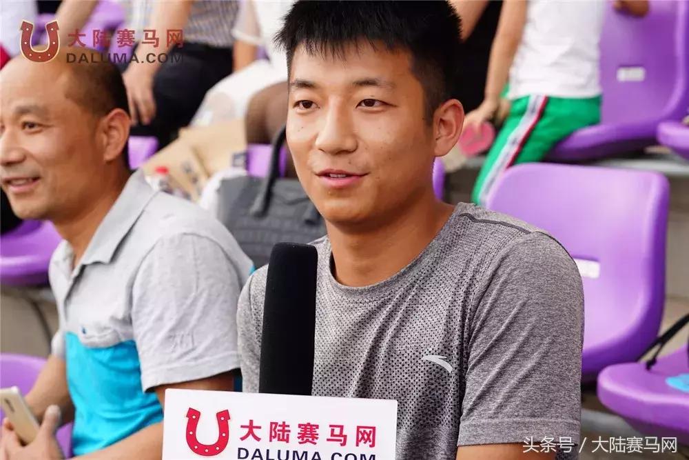 赛马点亮城市新名片：两位双冠王闪耀伊泰大漠“鄂尔多斯金杯”