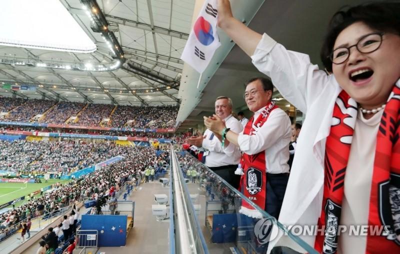 文在寅安慰孙兴慜是怎么回事孙兴慜痛哭的原因是什么