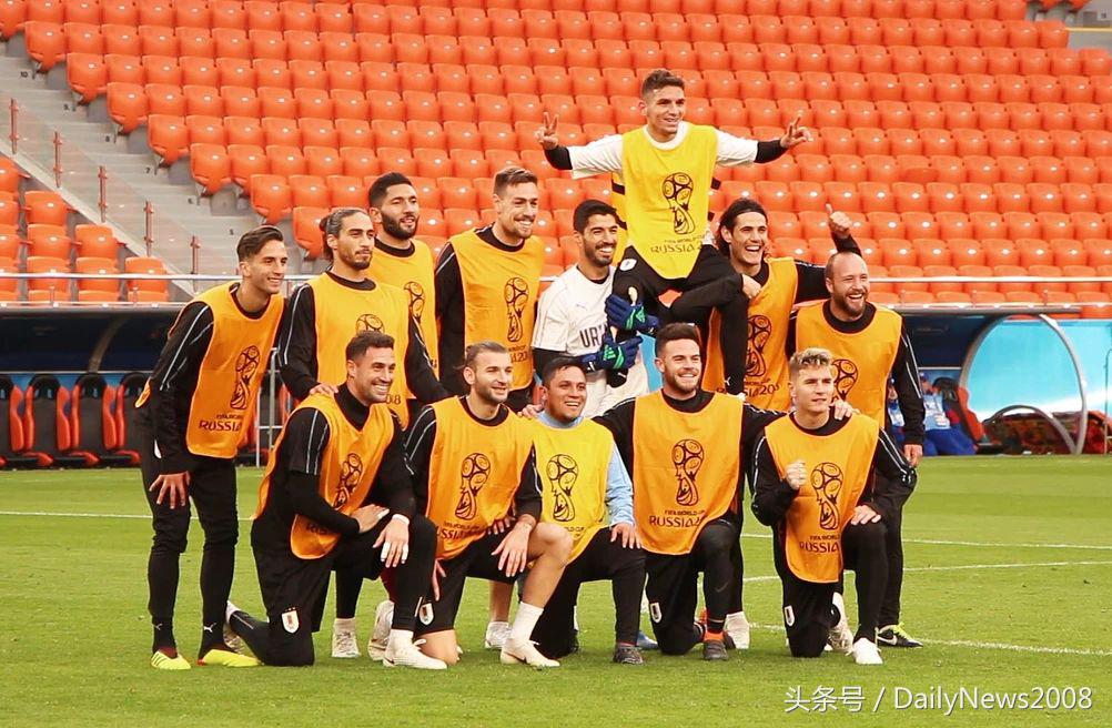 苏亚雷斯进球后向怀孕妻子致敬,世界杯夺冠苏亚雷斯