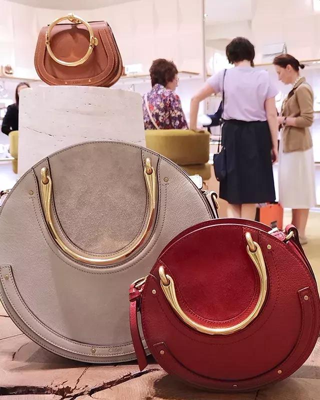 借着世界杯，你在米兰巴黎找不到的限量款，我居然在俄罗斯找到了