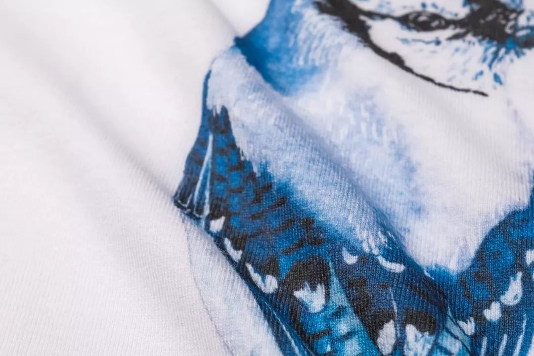 什么颜色的t恤不挑皮肤比较百搭,适合夏天的纯色各种颜色的t恤