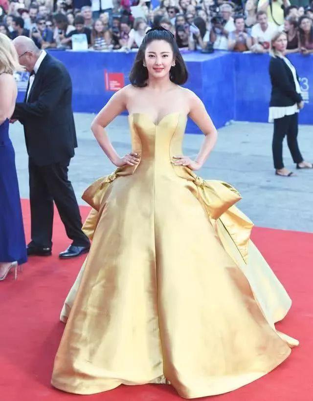 胯宽腰粗适合怎么穿,肩宽胯宽骨架大的女生怎样穿衣