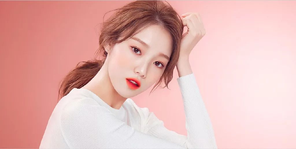 矮马尾扎发教程简单好看,你没见过的马尾扎法