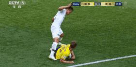 韩国队足球世界杯犯规小合集,02年世界杯韩国队犯规集锦
