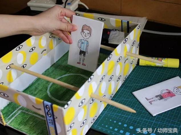 幼儿园足球世界杯手工作品,简单的足球手工