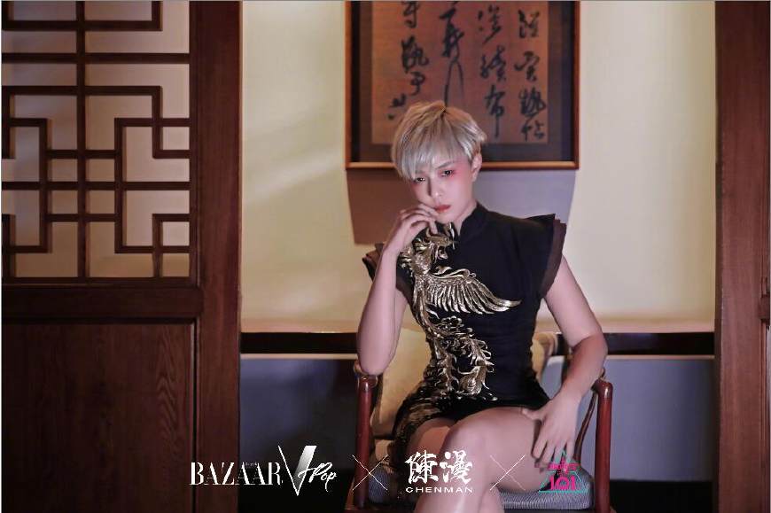 杨芸晴中性风现身,杨芸晴穿羊毛条纹套装